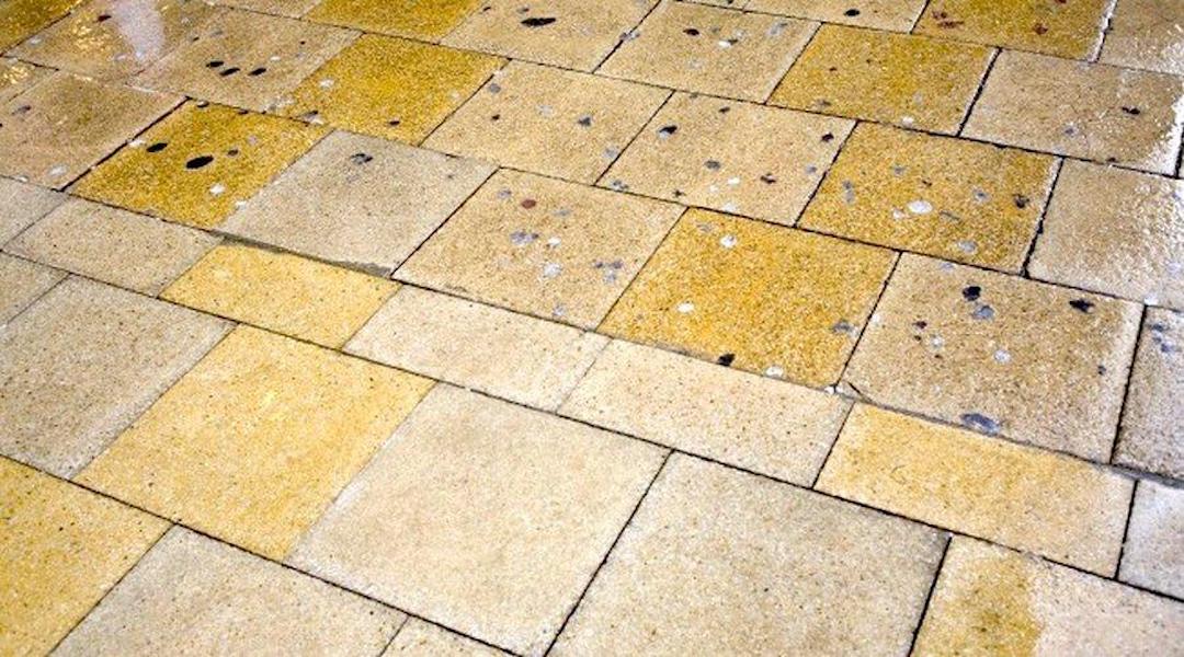 Čištění a mytí pískovcové dlažby